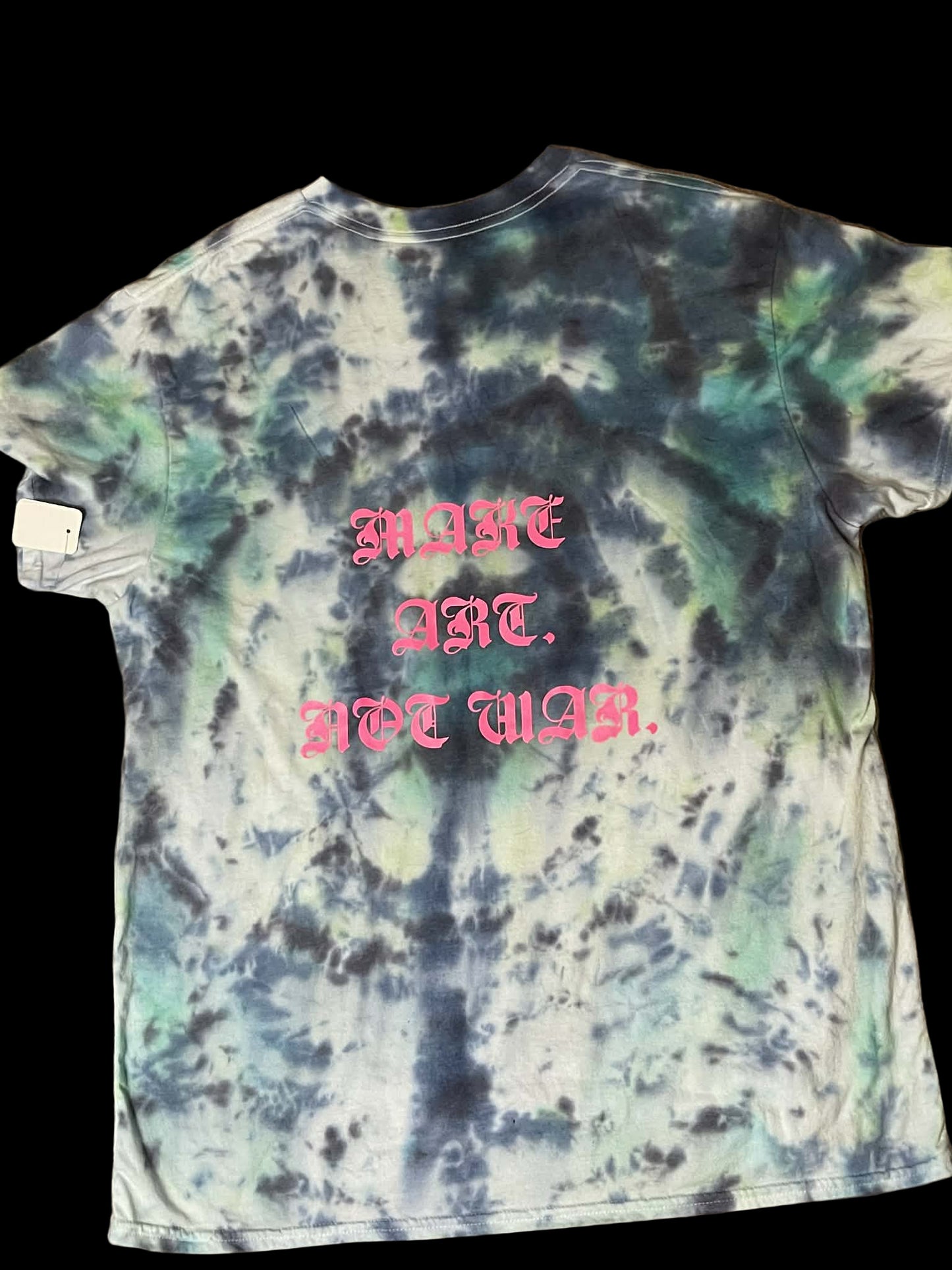 MAKE ART NOT WAR TEE